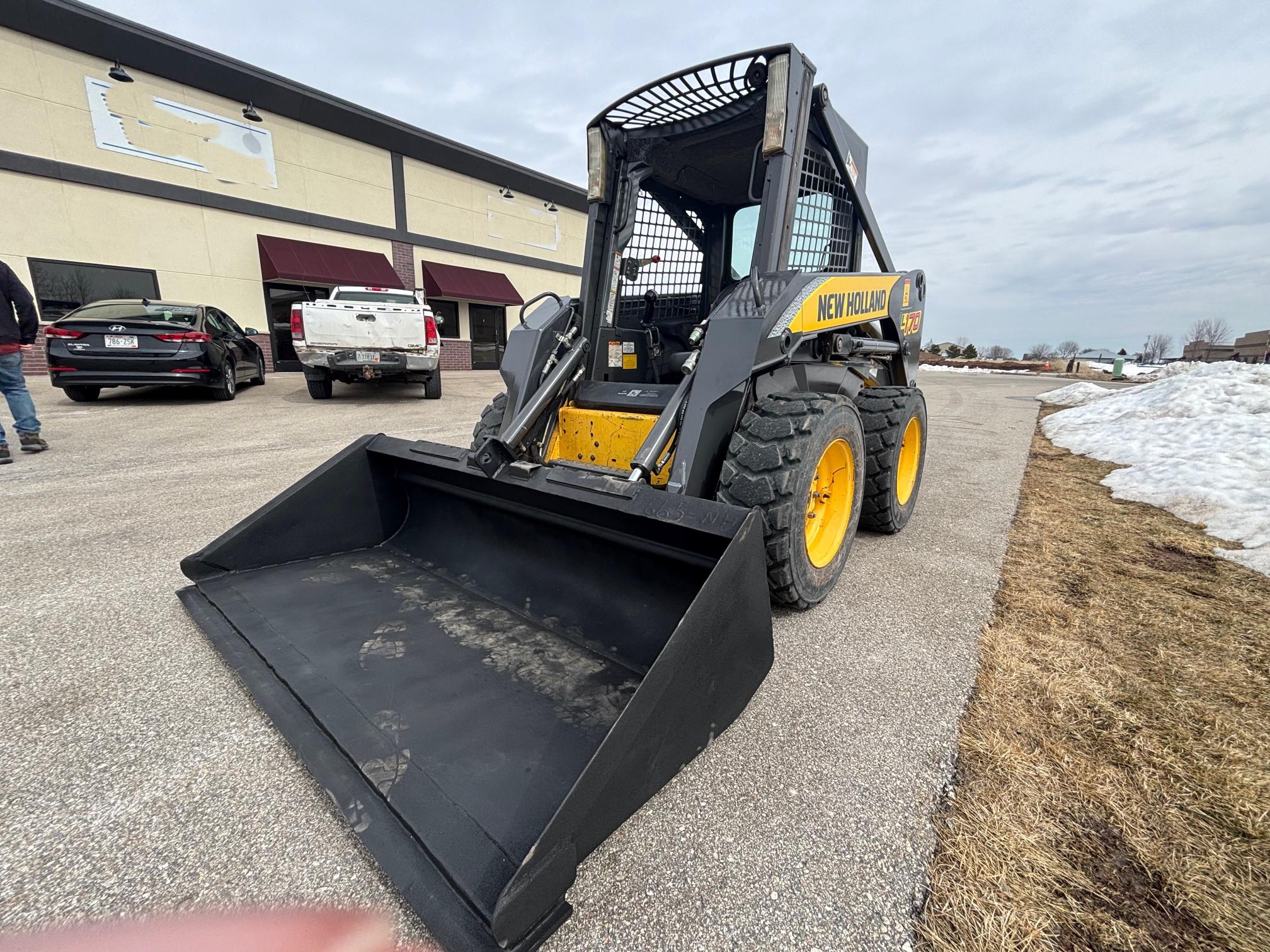 2008 New Holland L170: A Reliable Low-Hour Skid Steer Solution