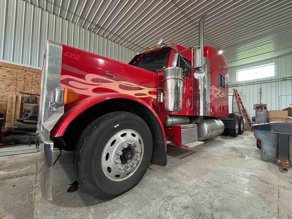 2004 PETERBILT 379