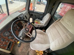 2000 PETERBILT 330 - Image 20