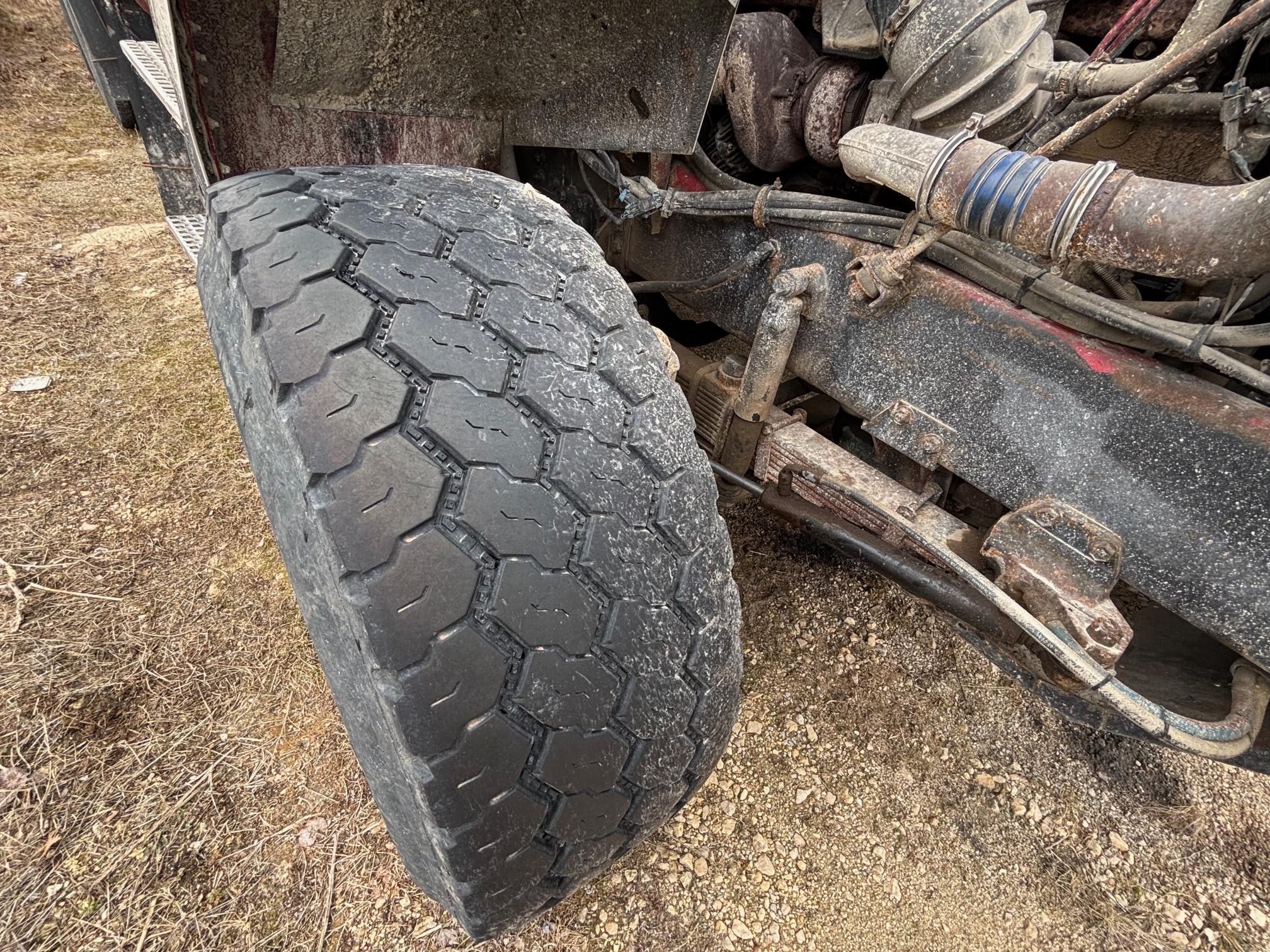 1996 VOLVO Quad-Axle - view 18 of 36