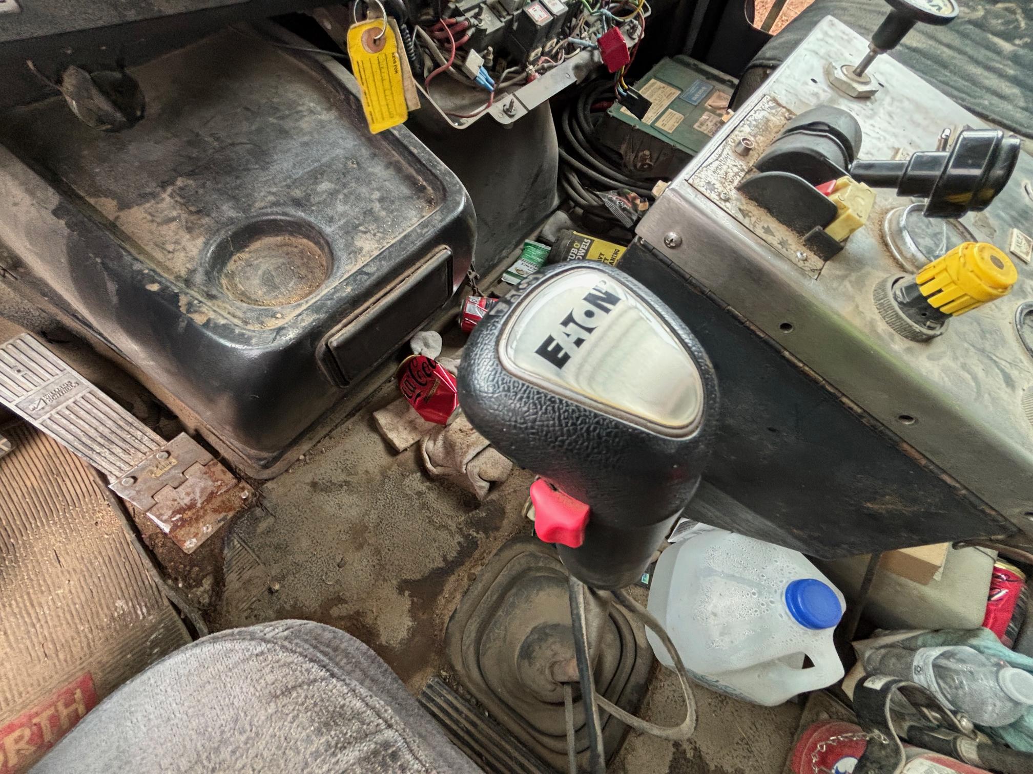 1996 VOLVO Quad-Axle - view 12 of 36