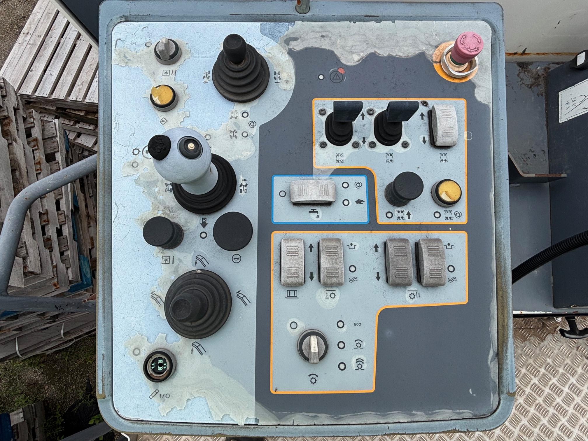 2014 WIRTGEN W210i - view 8 of 17