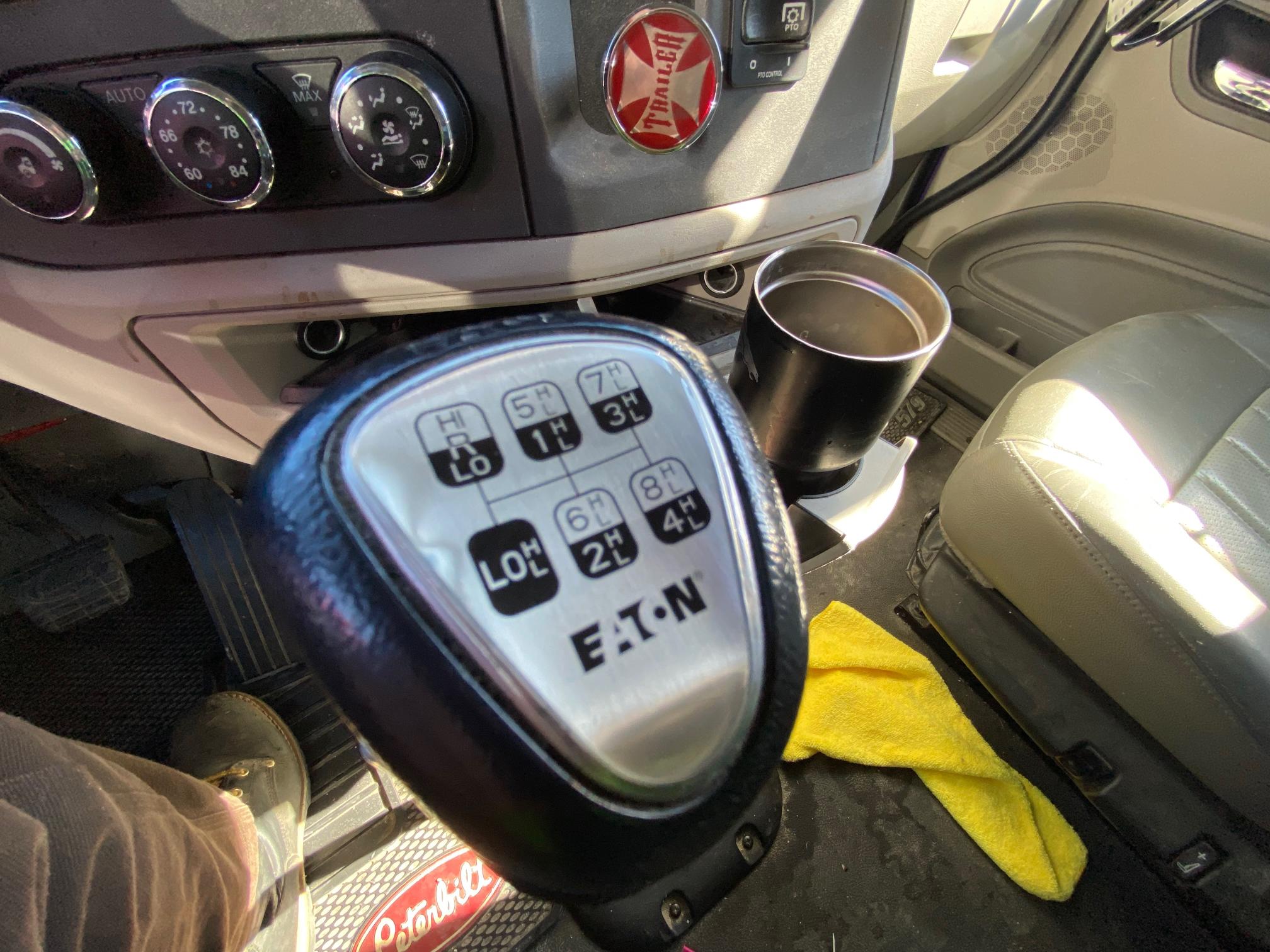 2020 PETERBILT 579 - view 17 of 33