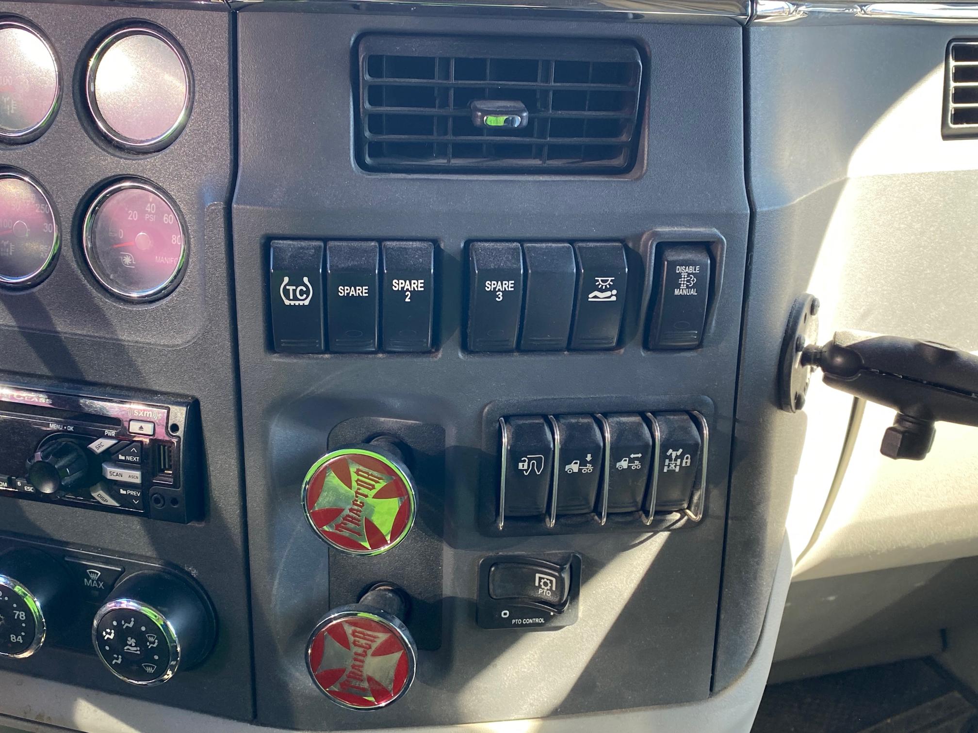 2020 PETERBILT 579 - view 18 of 33