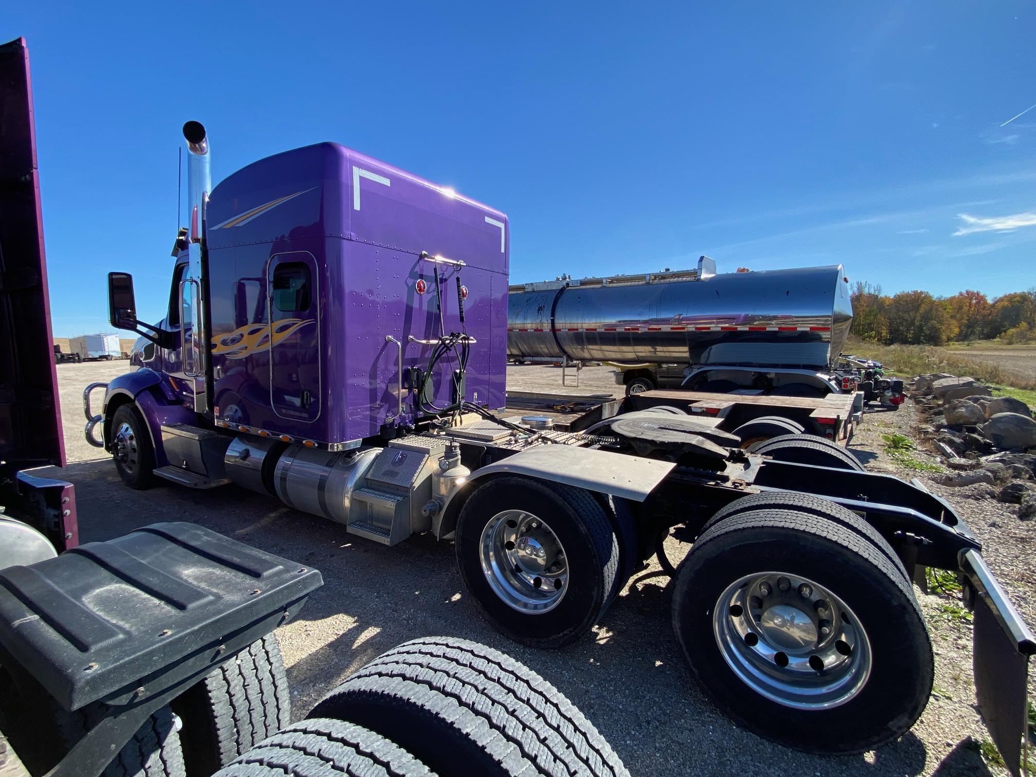 2020 PETERBILT 579 - view 4 of 33