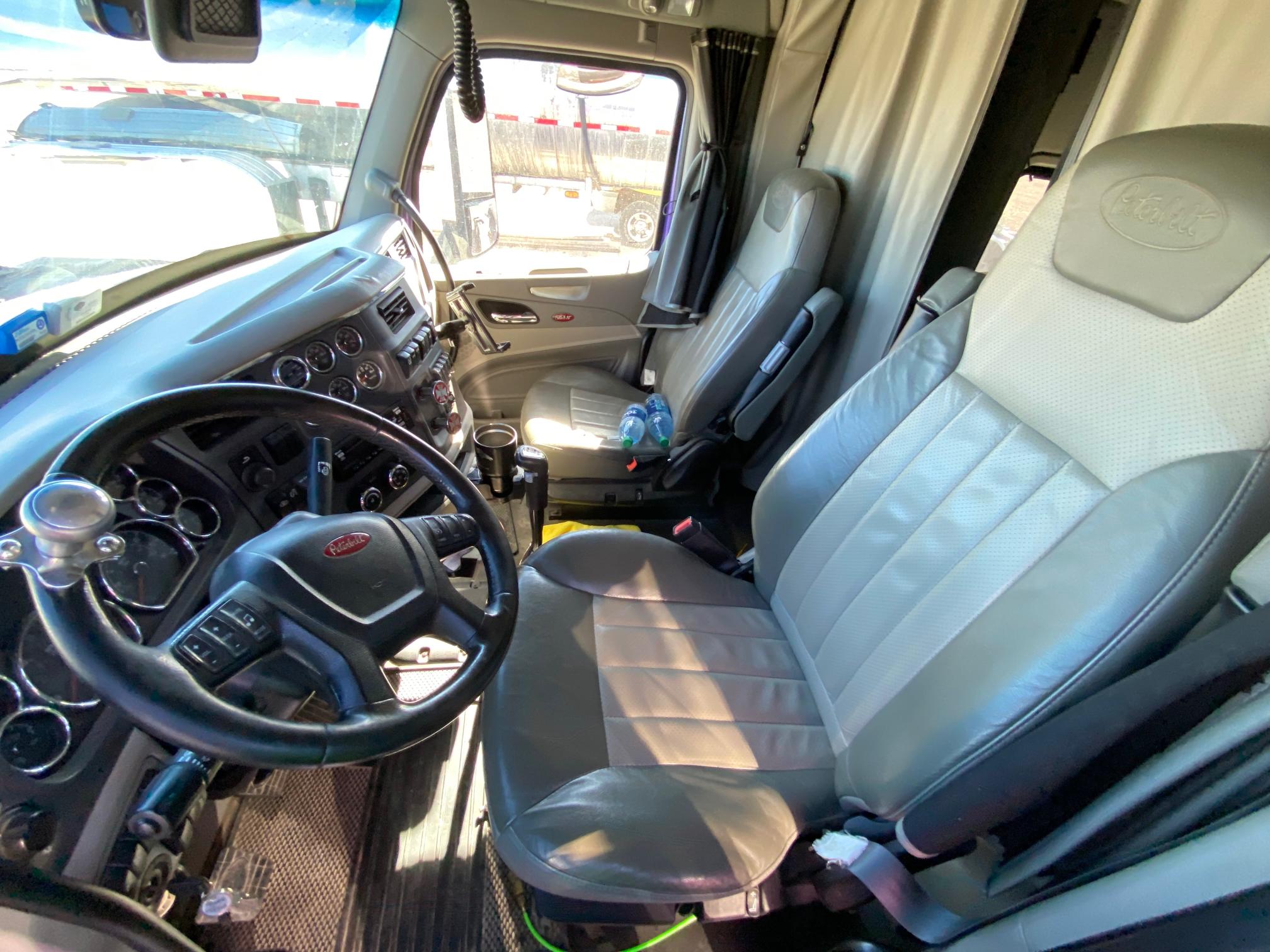 2020 PETERBILT 579 - view 11 of 33