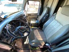 2020 PETERBILT 579 - Image 16