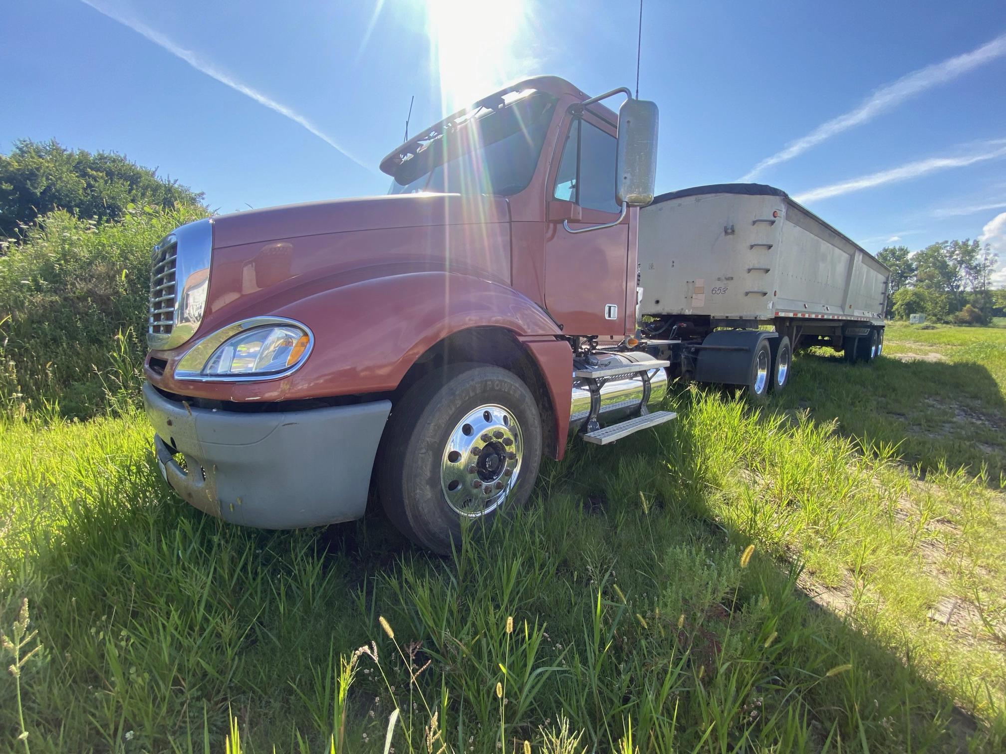 2008 FREIGHTLINER Columbia - view 1 of 26