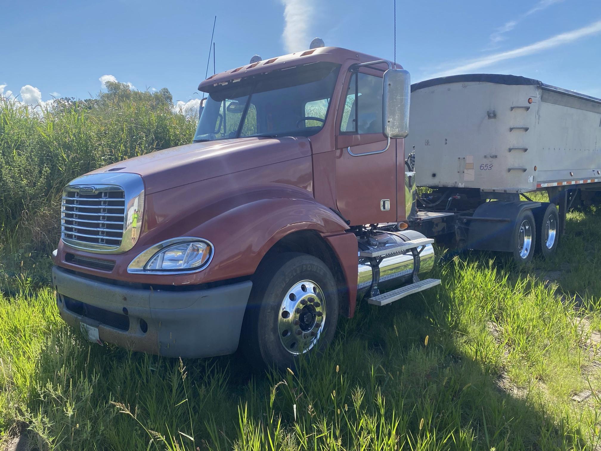 2008 FREIGHTLINER Columbia - view 3 of 26