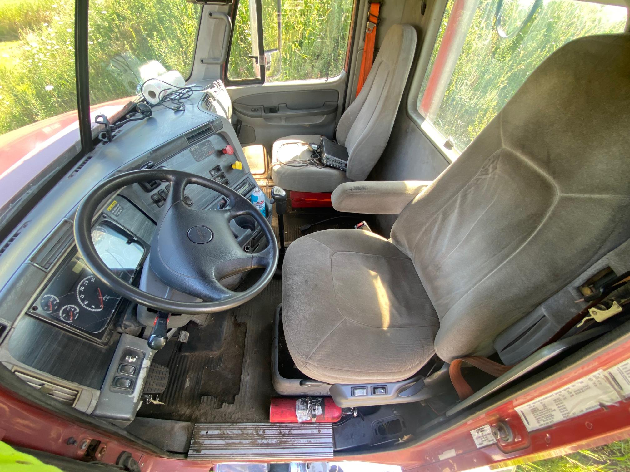 2008 FREIGHTLINER Columbia - view 5 of 26
