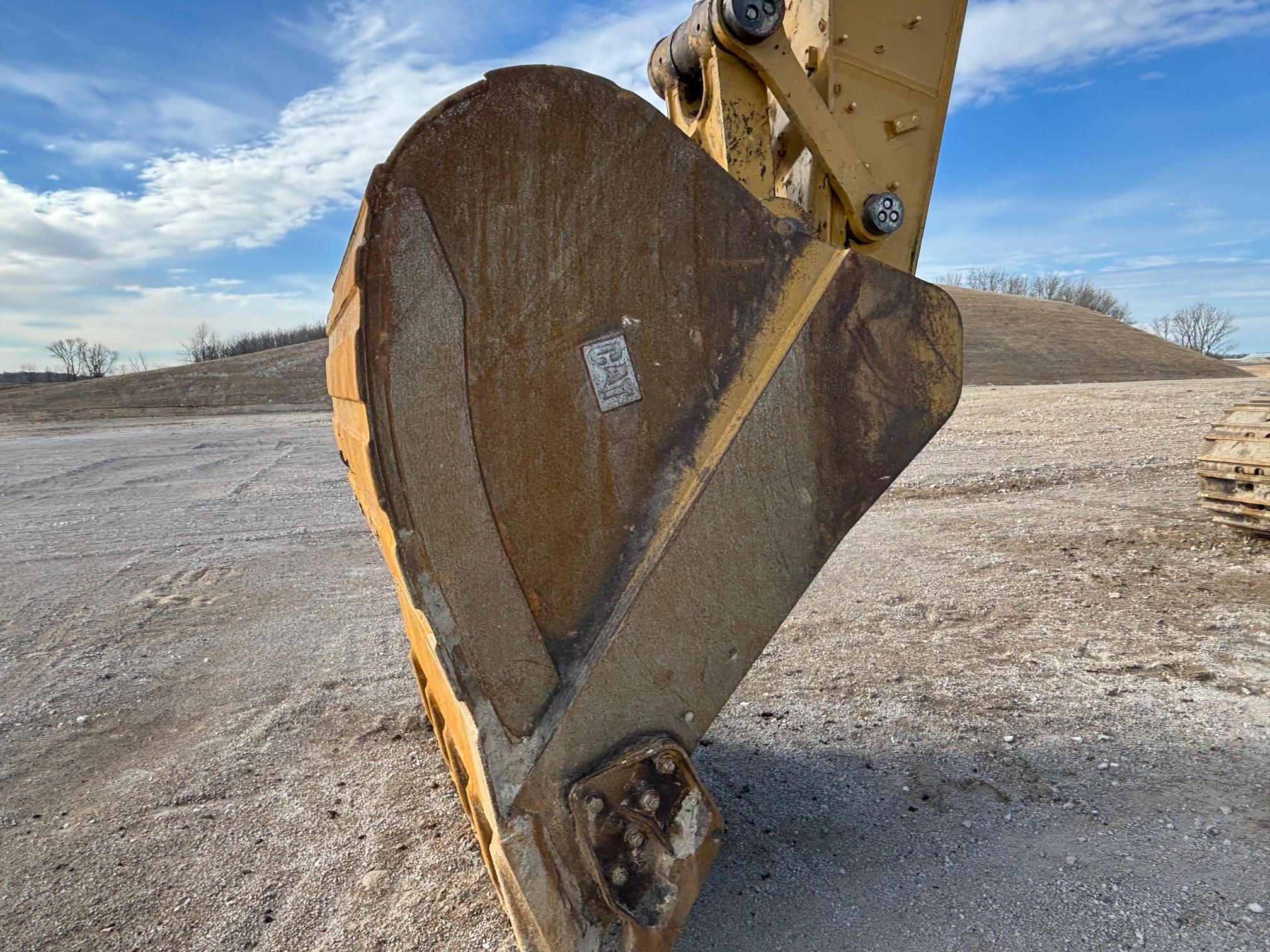 2019 CATERPILLAR 374FL - view 3 of 35