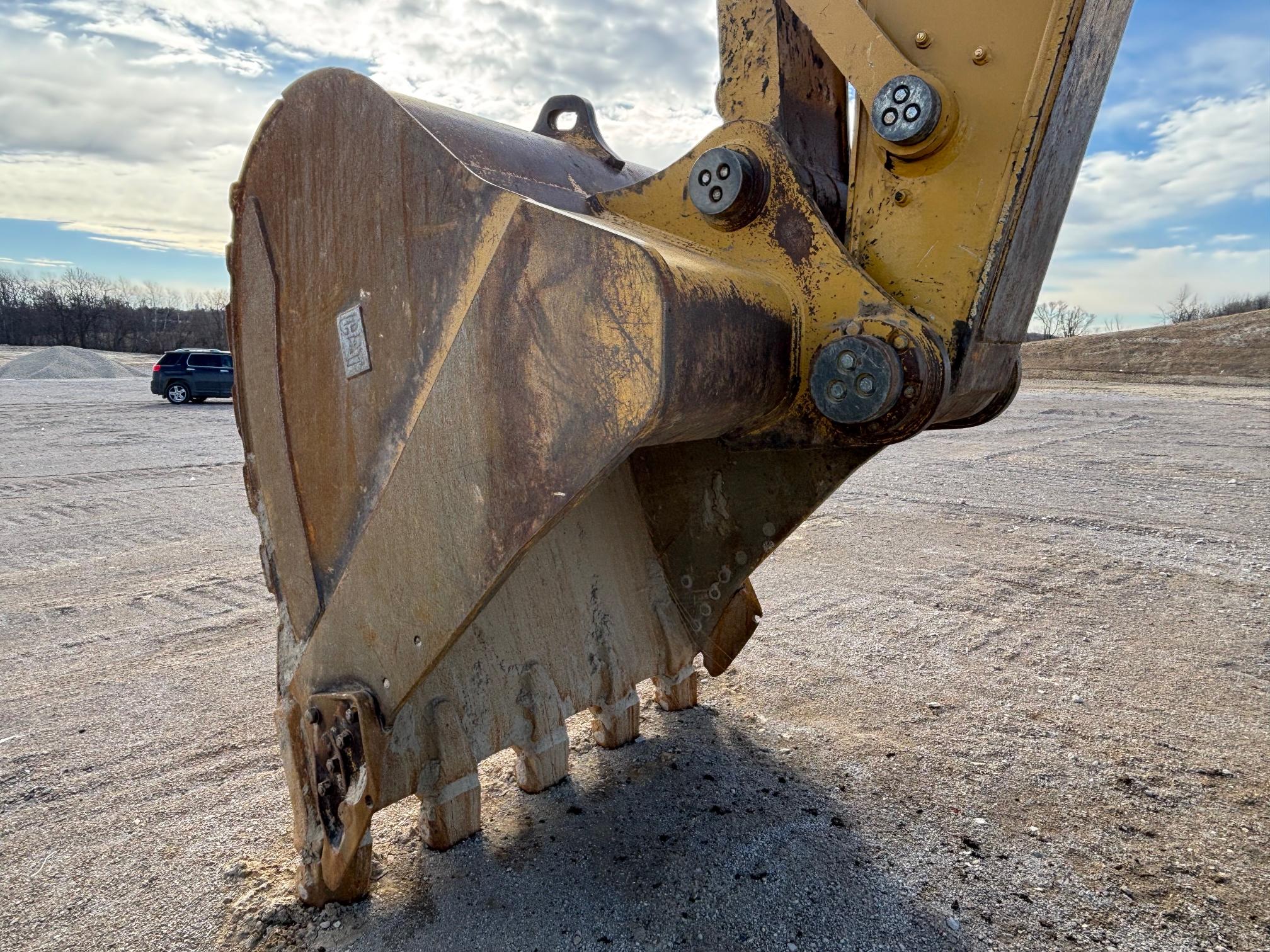 2019 CATERPILLAR 374FL - view 4 of 35