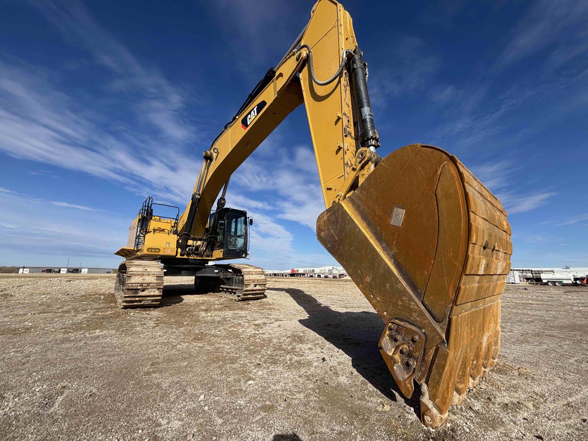 2019 CATERPILLAR 374FL - view 2 of 35