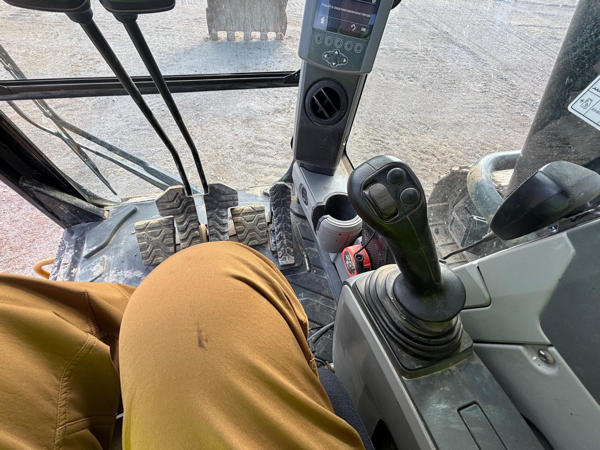 2019 CATERPILLAR 374FL - view 20 of 35
