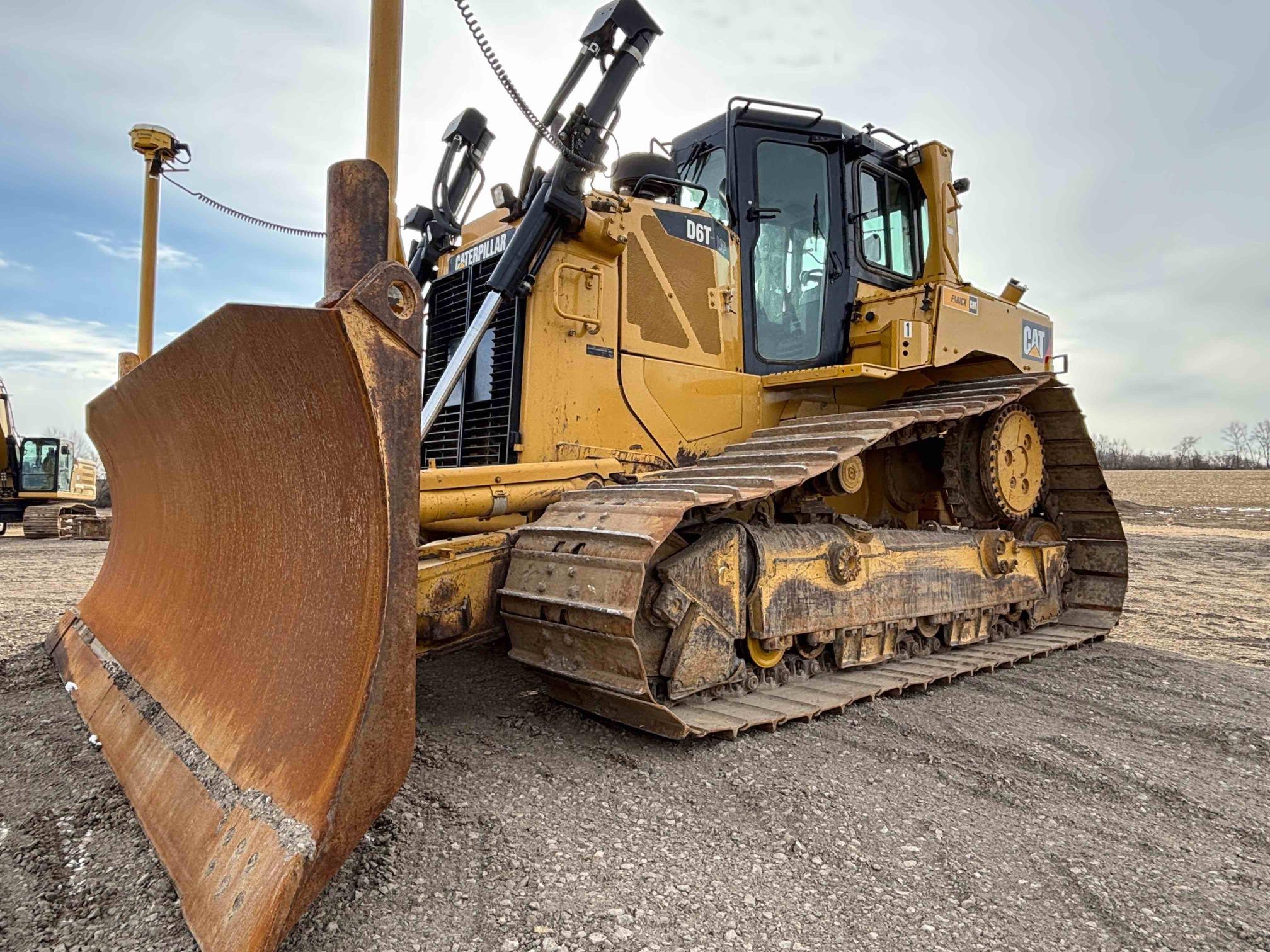 2014 CATERPILLAR D6T
