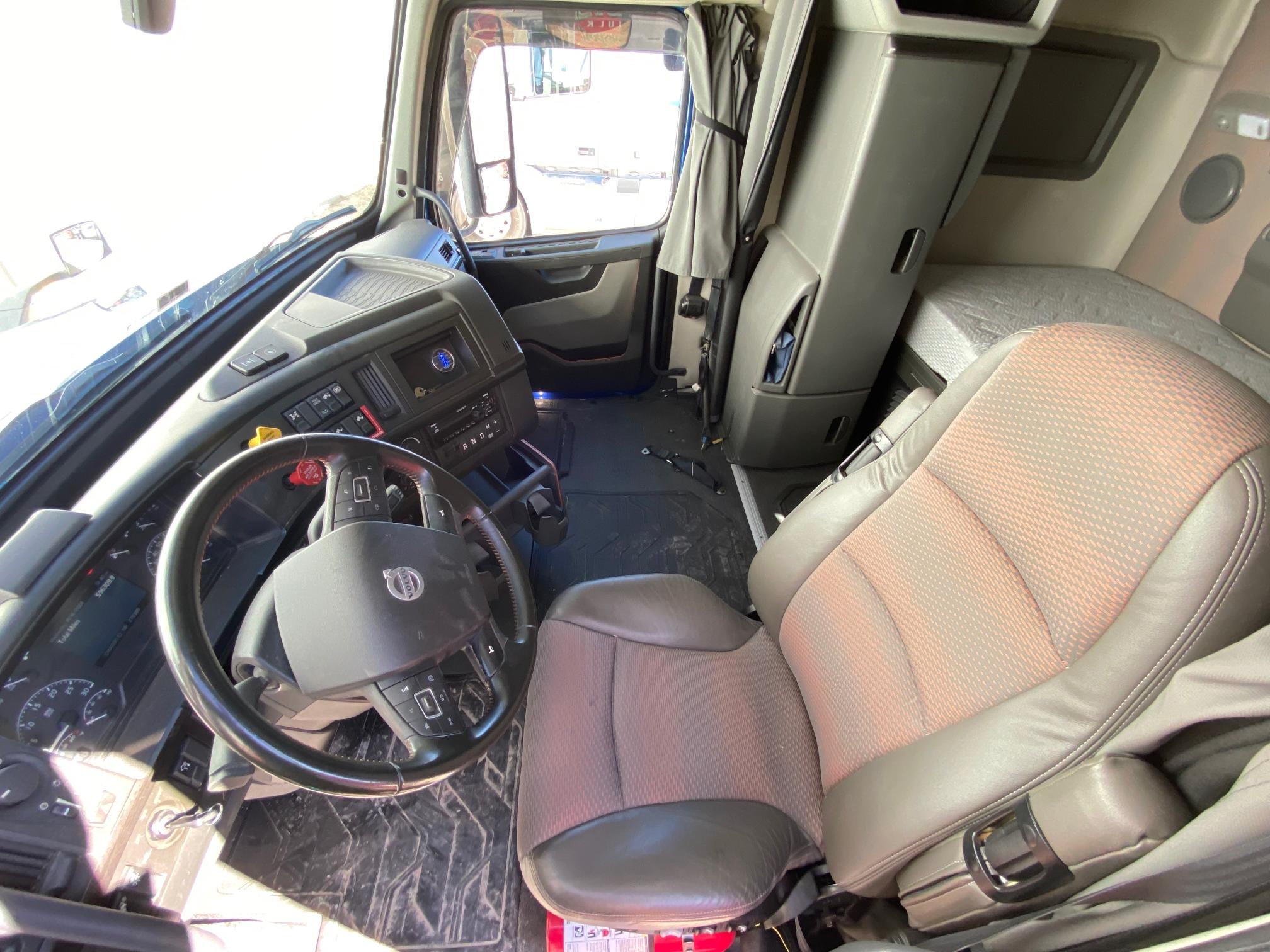 2021 VOLVO VNL - view 11 of 29