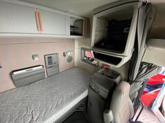 2021 VOLVO VNL - Image 20