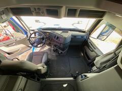 2021 VOLVO VNL - Image 13