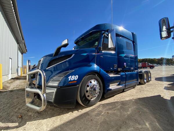2021 VOLVO VNL
