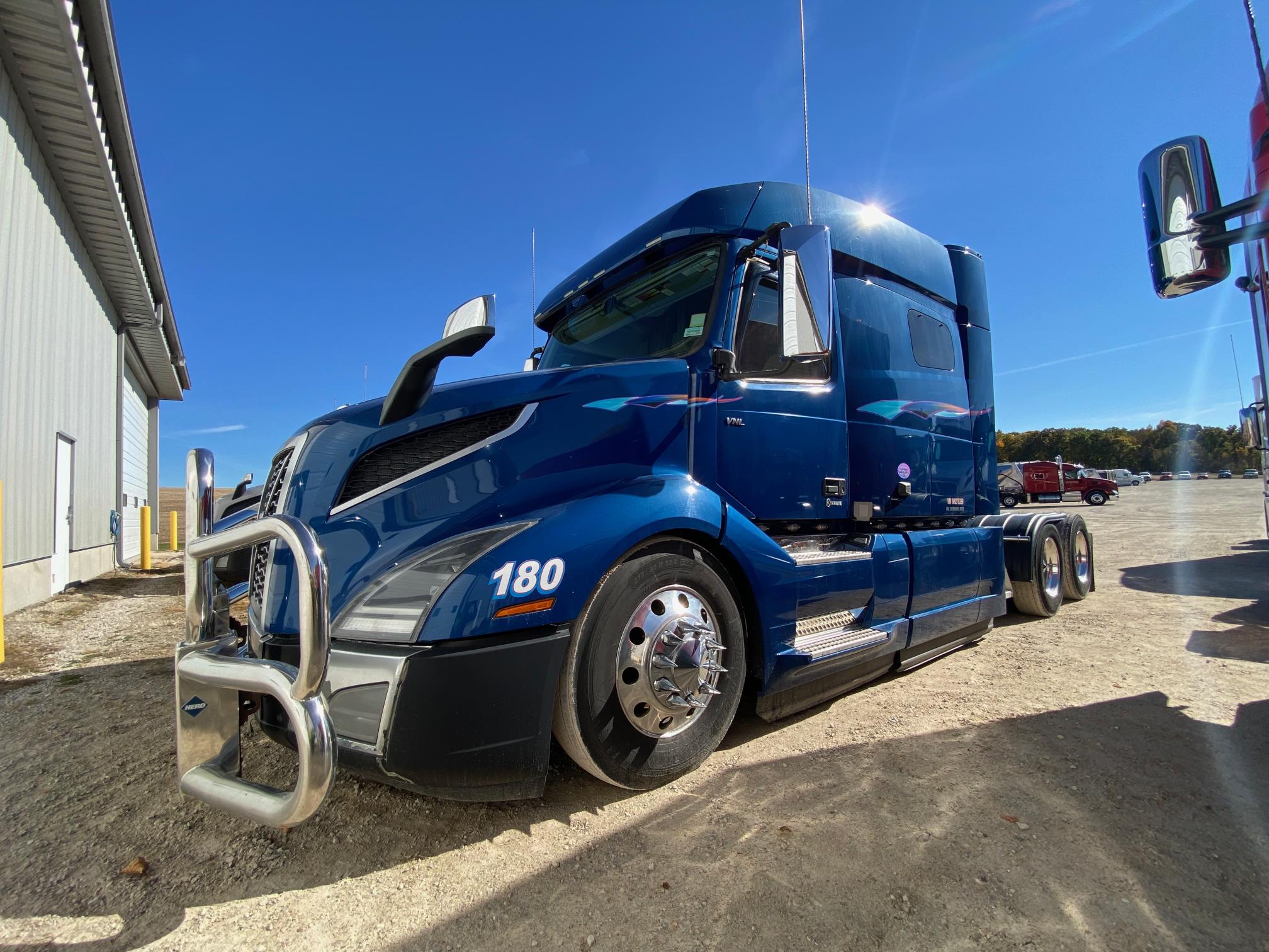 2021 VOLVO VNL - view 9 of 29