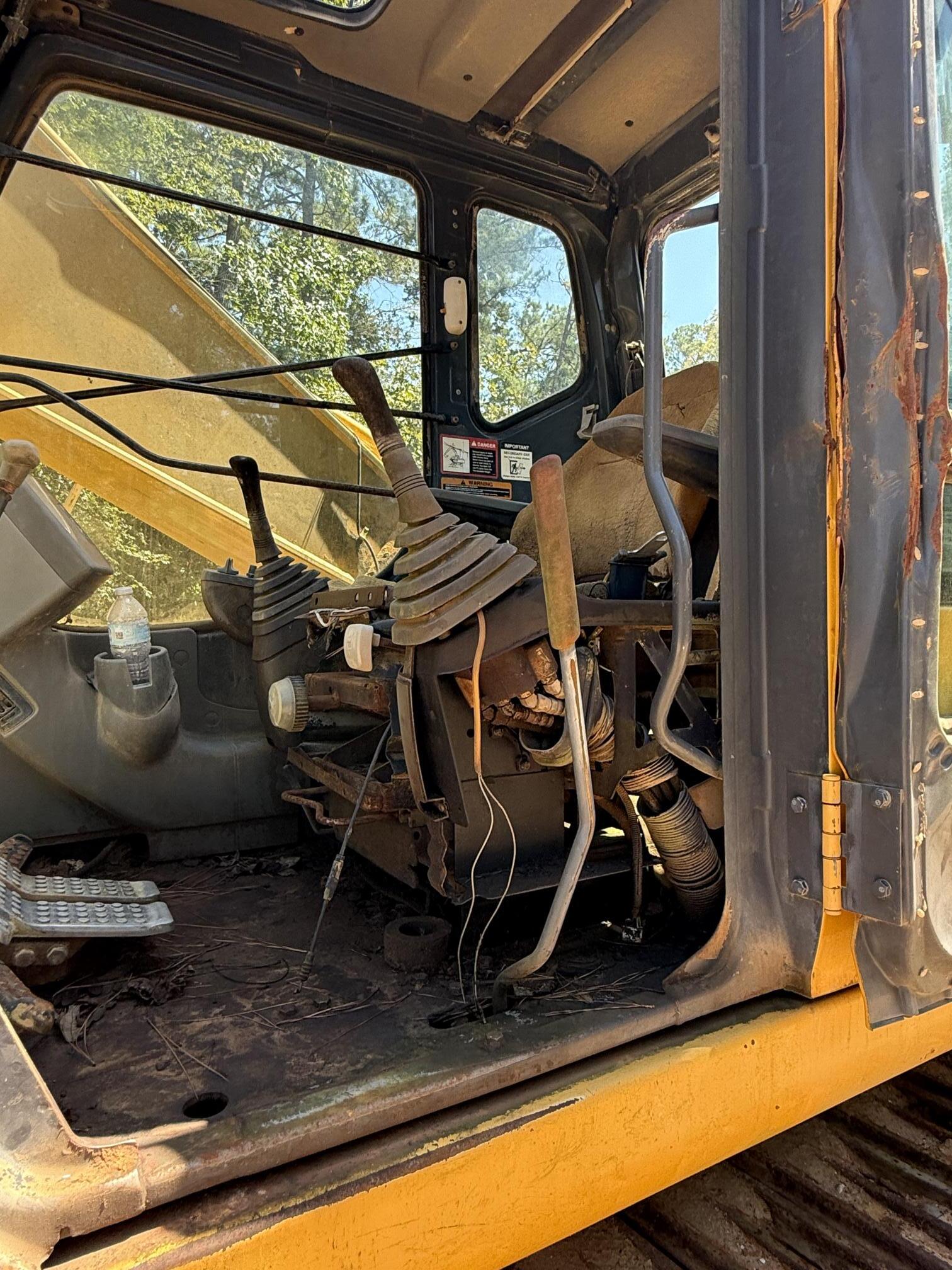 2016 DEERE 350G LC - view 11 of 15