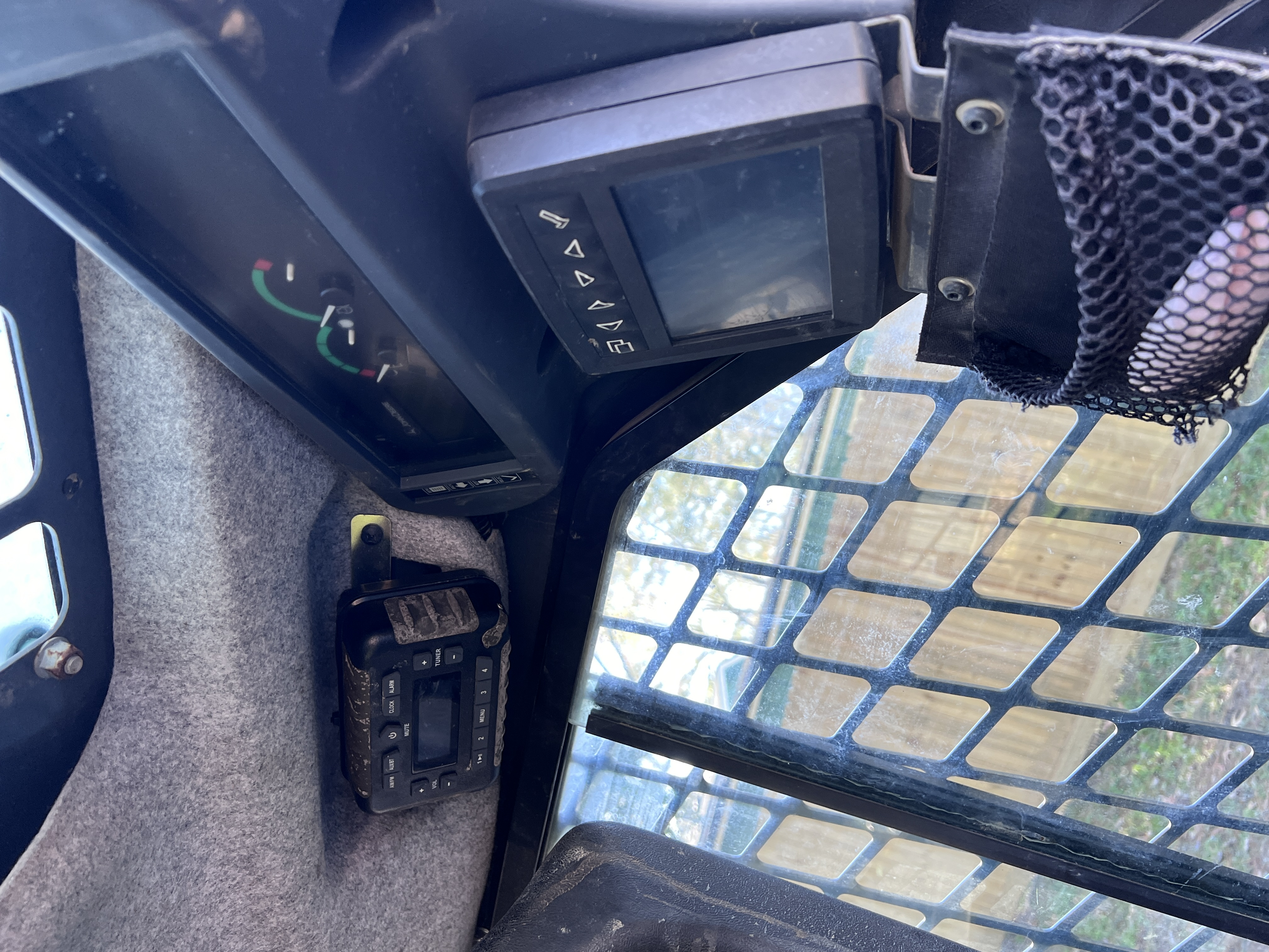 2019 DEERE 325G - Image 7