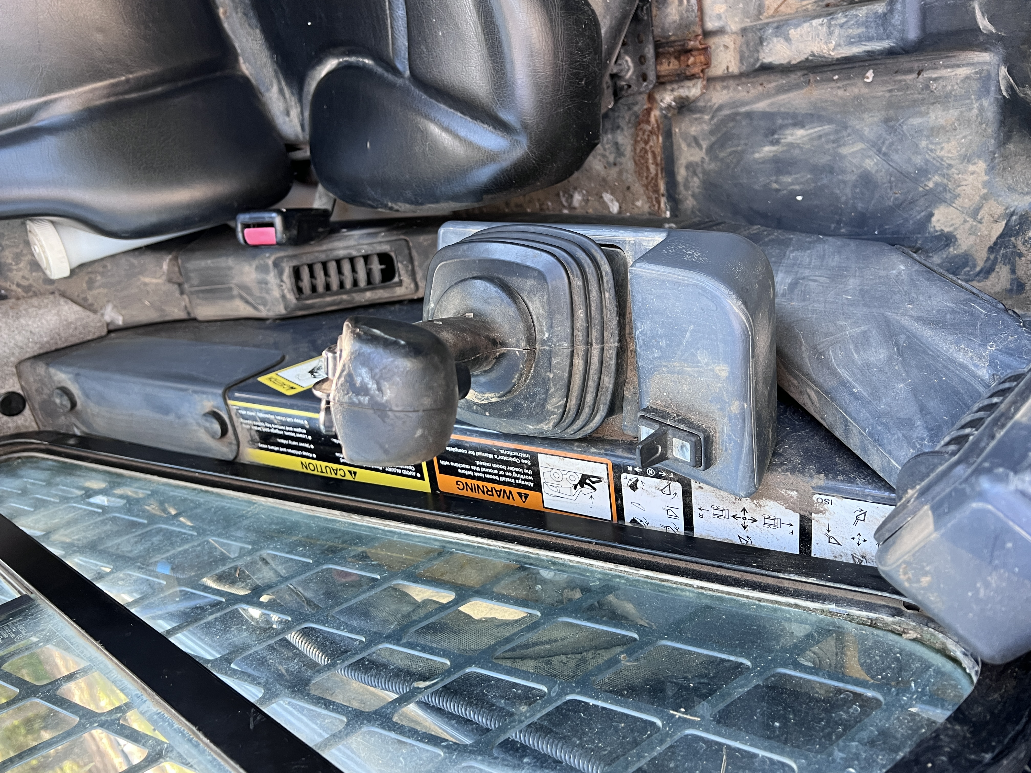 2019 DEERE 325G - Image 9