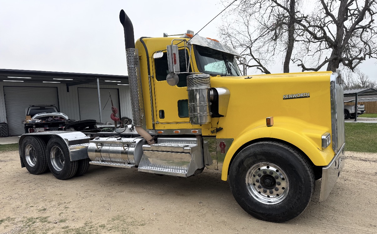 2019 KENWORTH W900 - Image 2