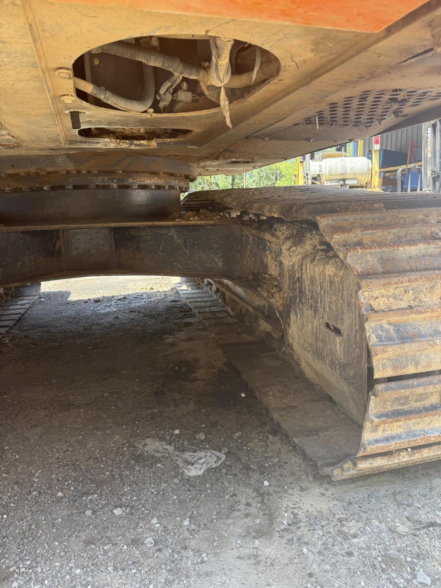 2017 HITACHI ZX160LC-5N - view 15 of 25