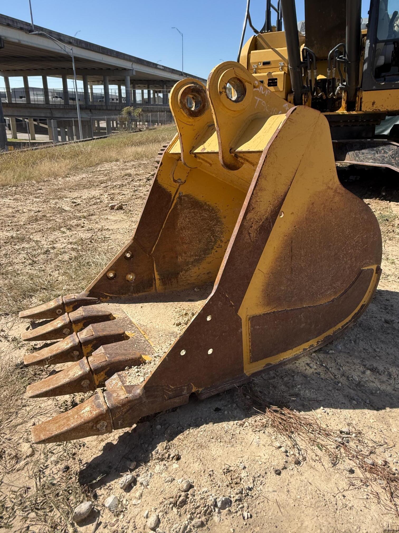 2017 DEERE 210G LC - Image 27