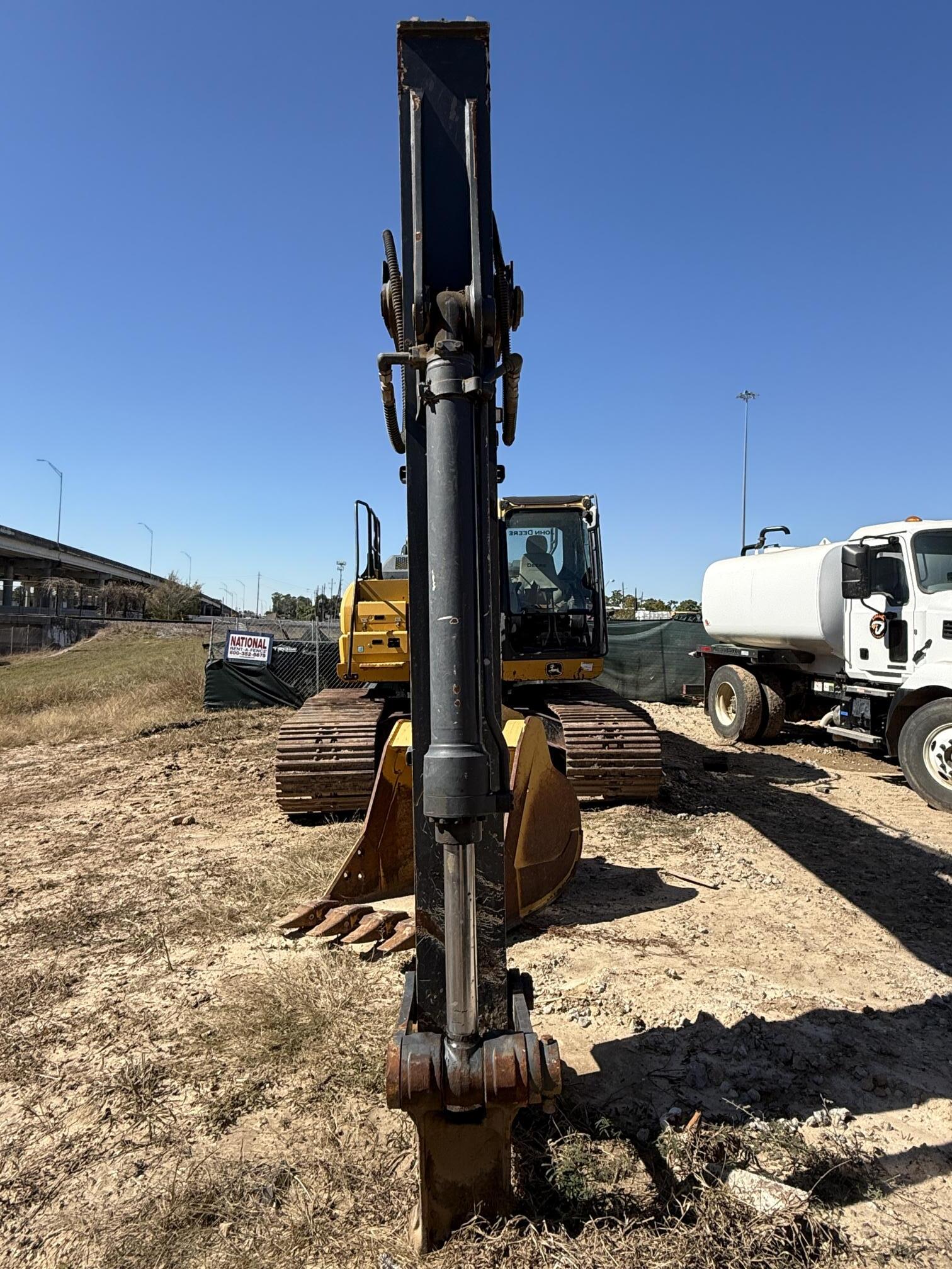 2017 DEERE 210G LC - view 2 of 30