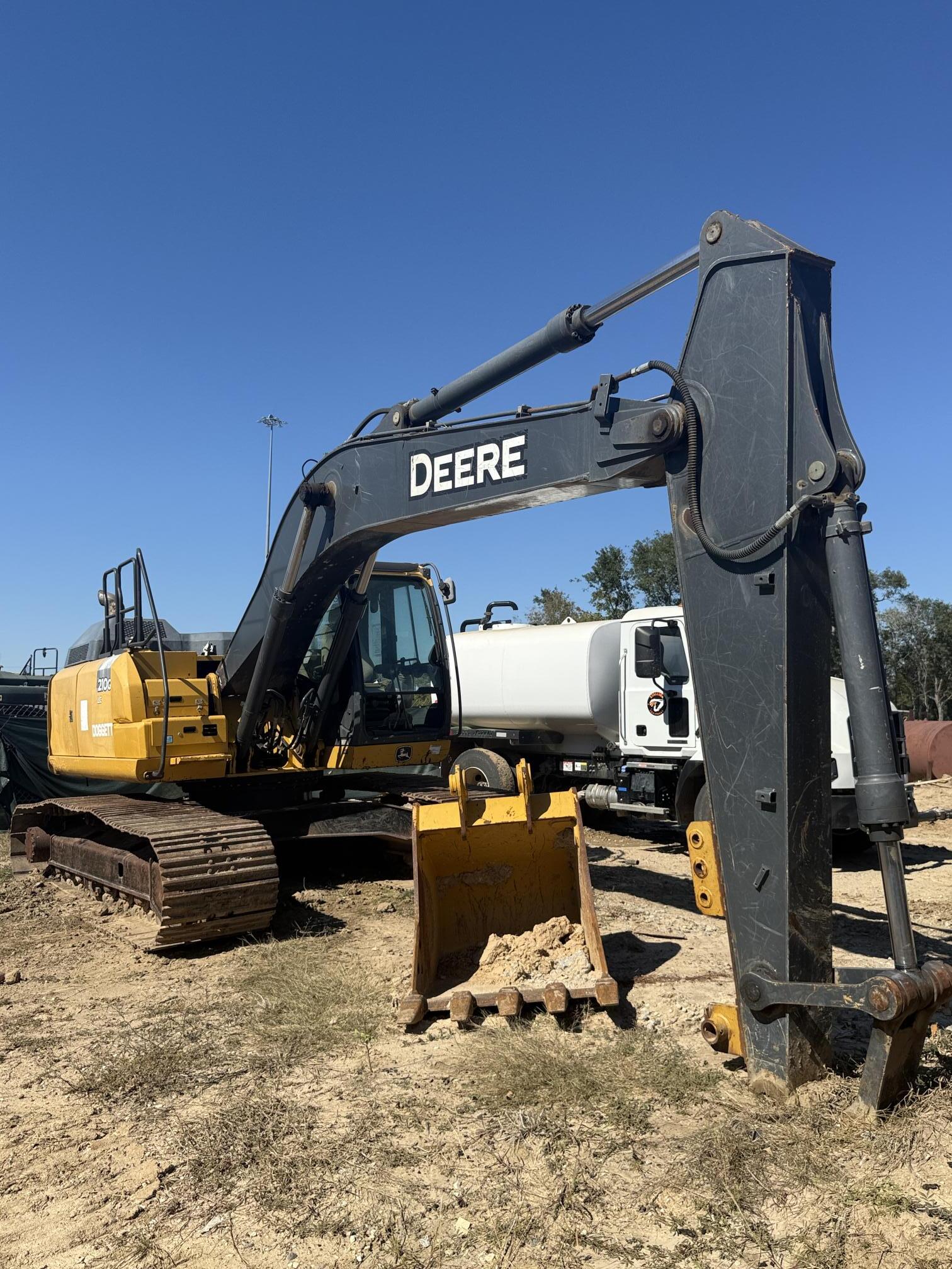 2017 DEERE 210G LC - Image 5