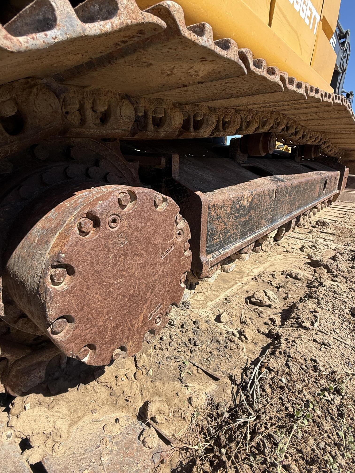 2017 DEERE 210G LC - view 9 of 30