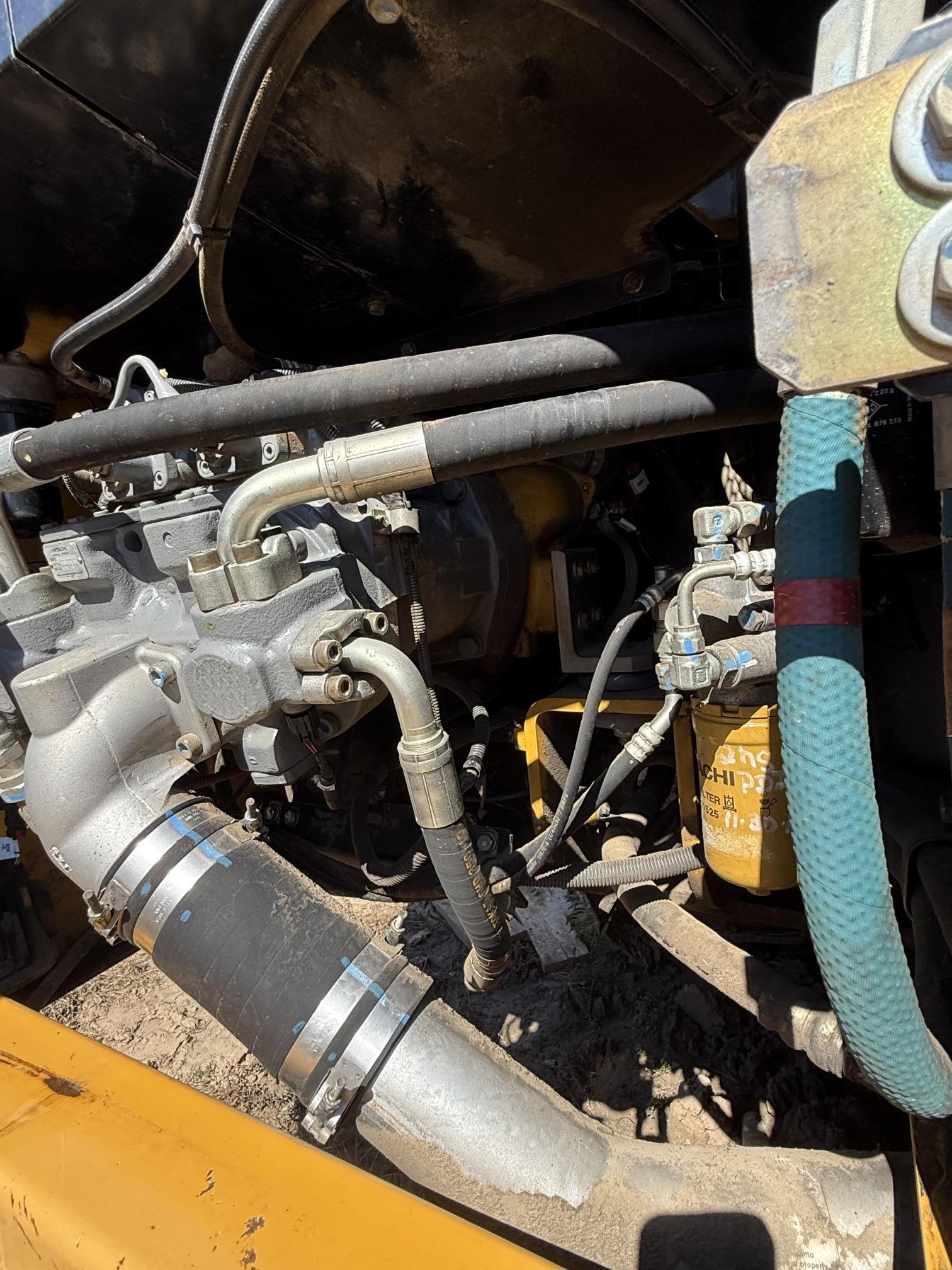 2017 DEERE 210G LC - view 12 of 30