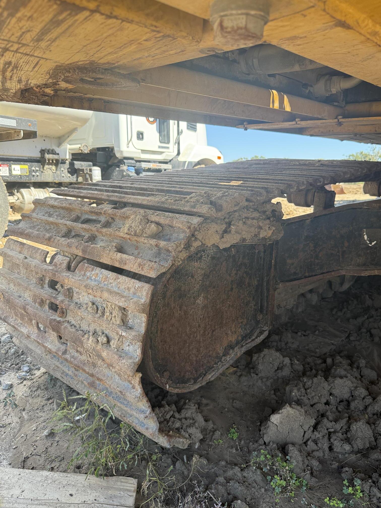 2017 DEERE 210G LC - Image 17