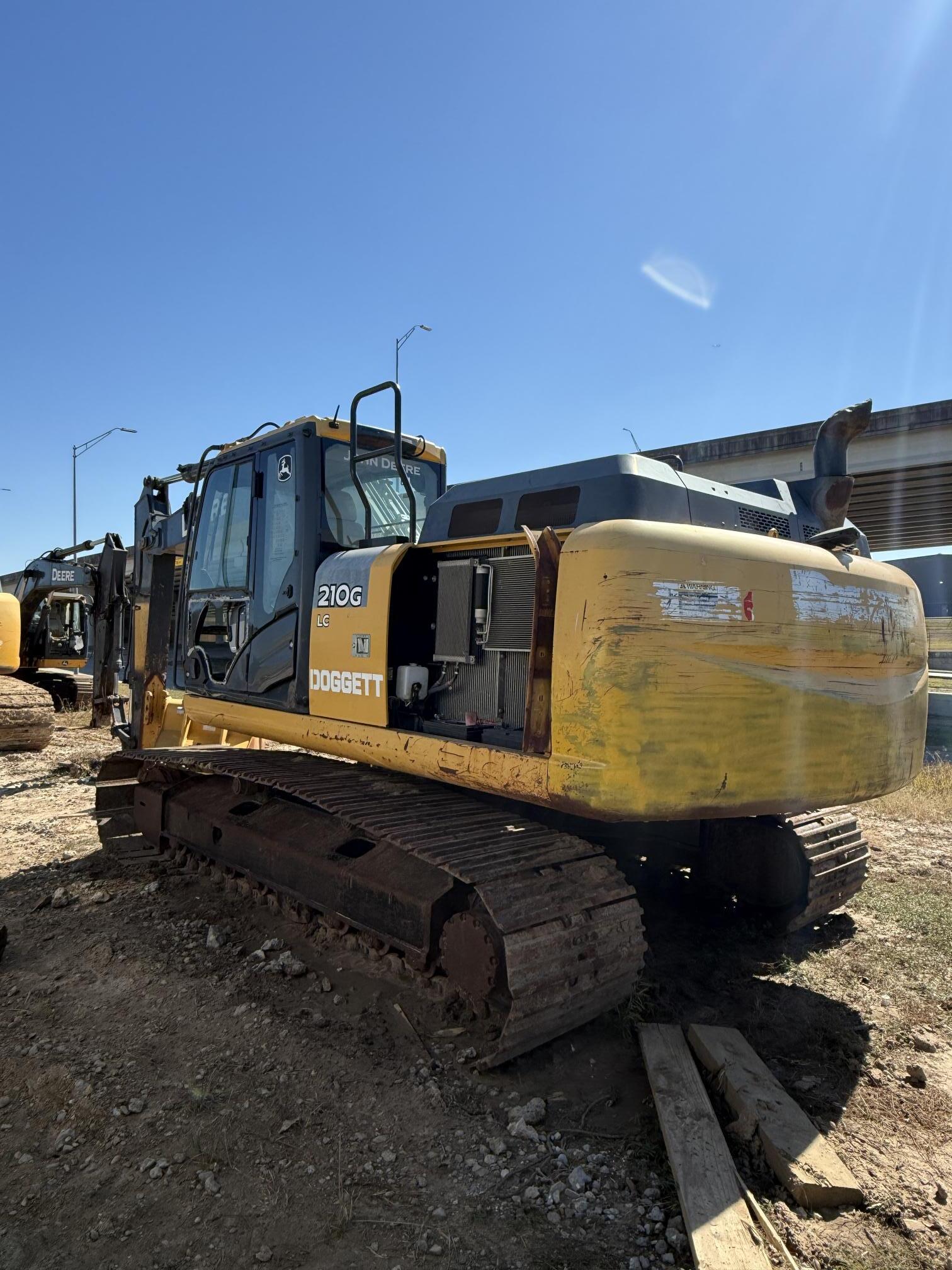 2017 DEERE 210G LC - view 18 of 30
