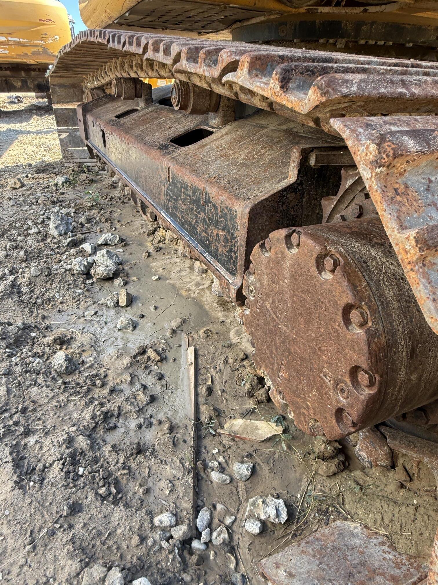 2017 DEERE 210G LC - Image 22