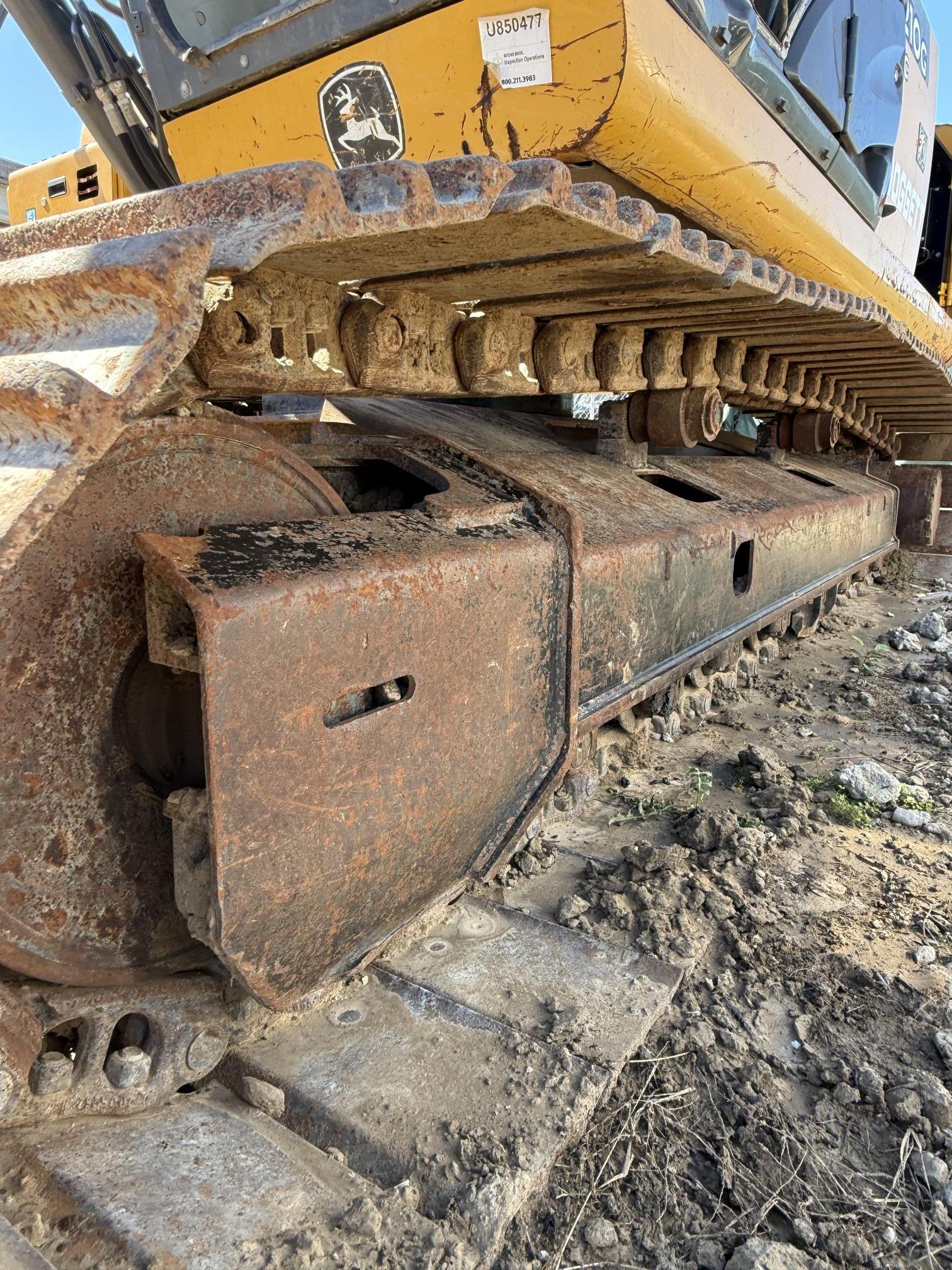 2017 DEERE 210G LC - Image 24