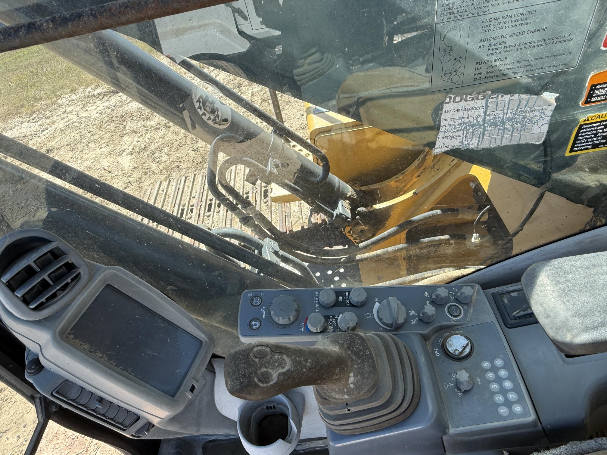 2017 DEERE 210G LC - Image 25