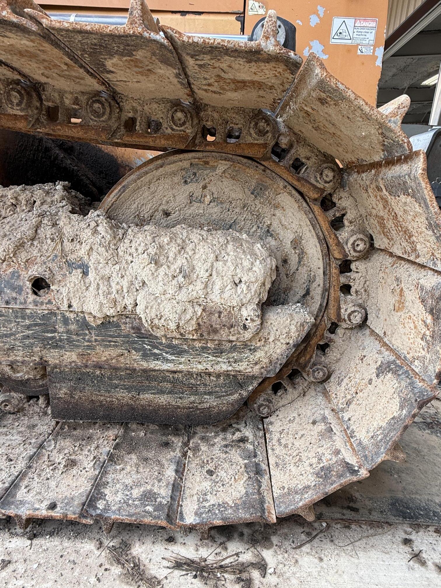 2015 CASE 1150M LGP - view 12 of 24