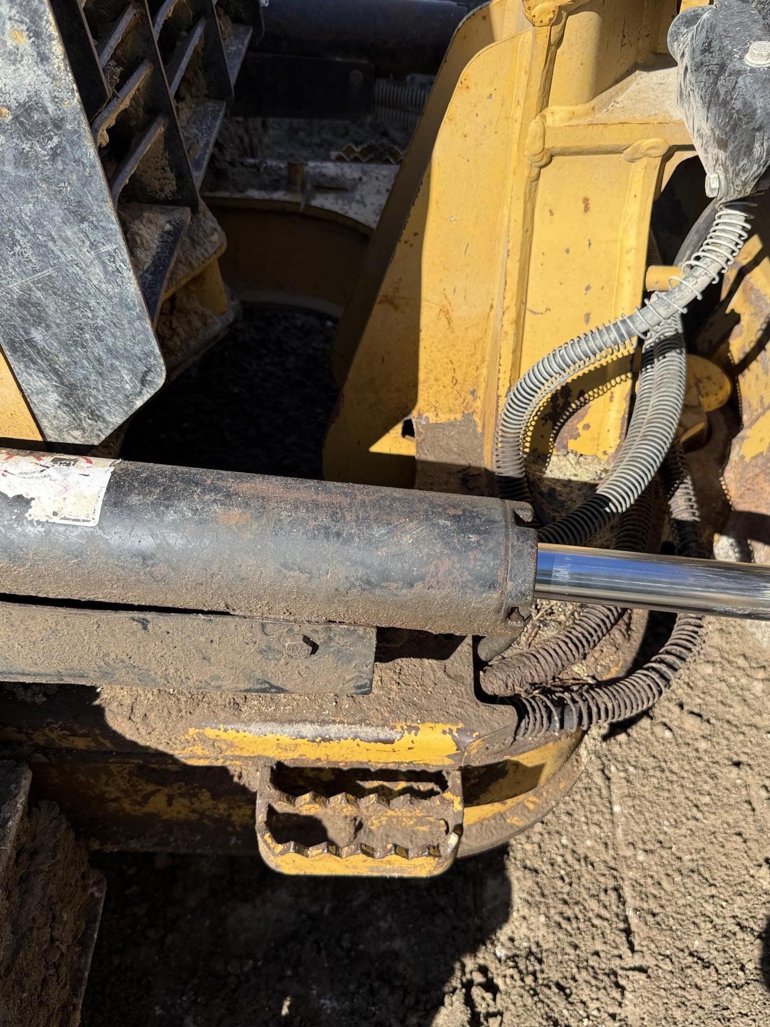 2013 CATERPILLAR D4K2XL - Image 28