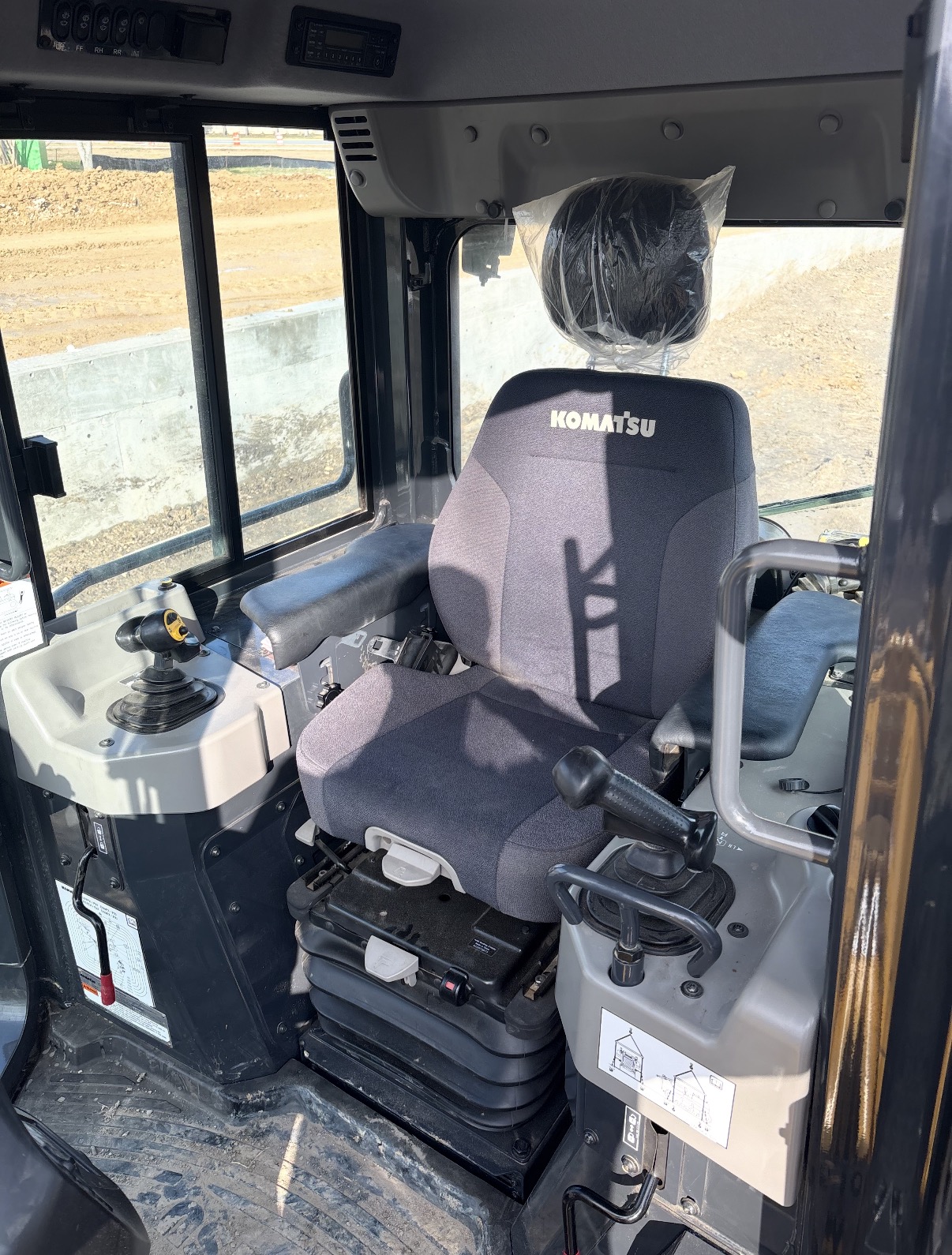 2023 KOMATSU D39PX-24 - view 7 of 10