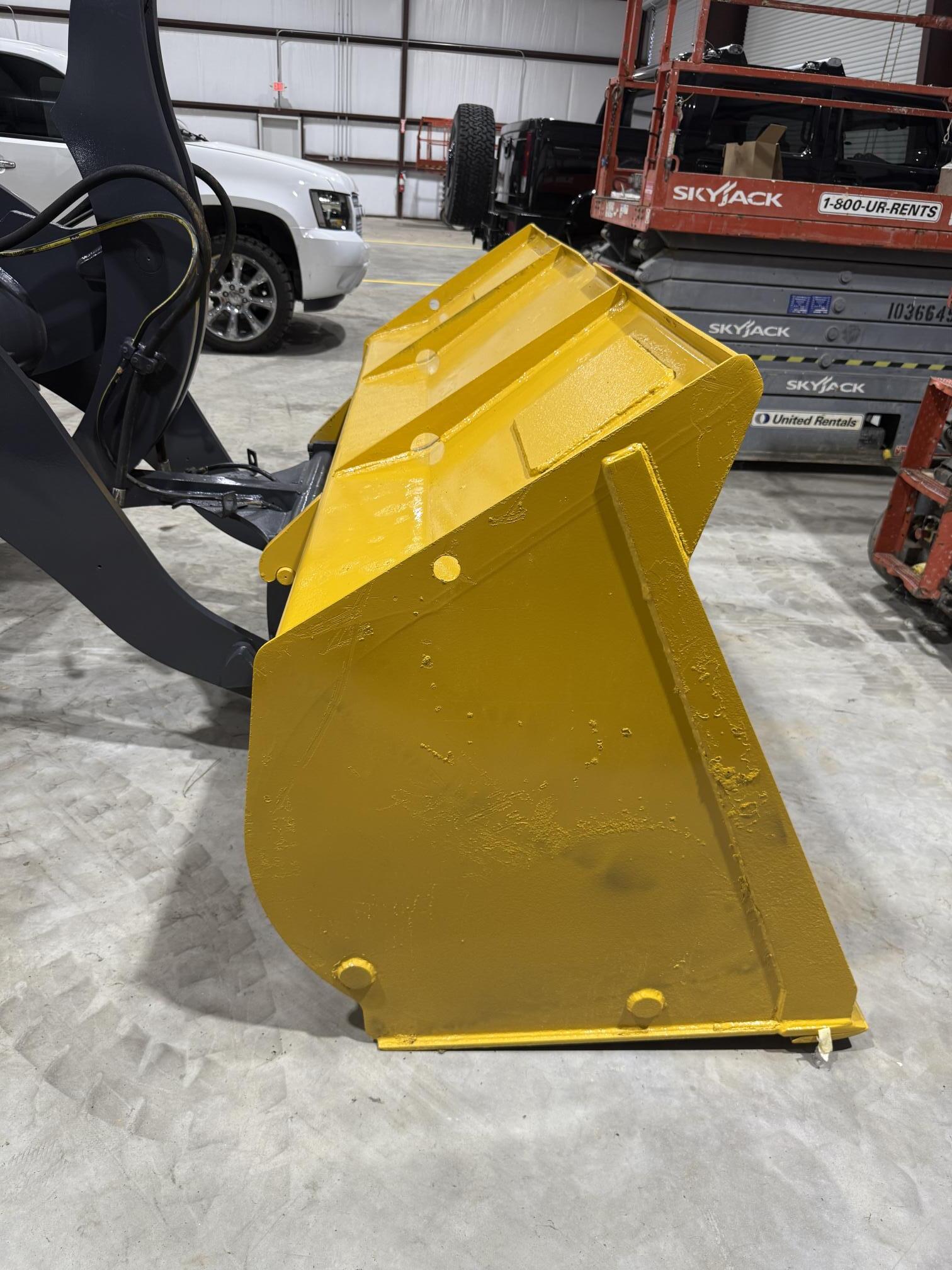 2022 DEERE 324L - Image 8