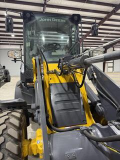 2022 DEERE 324L - Image 9