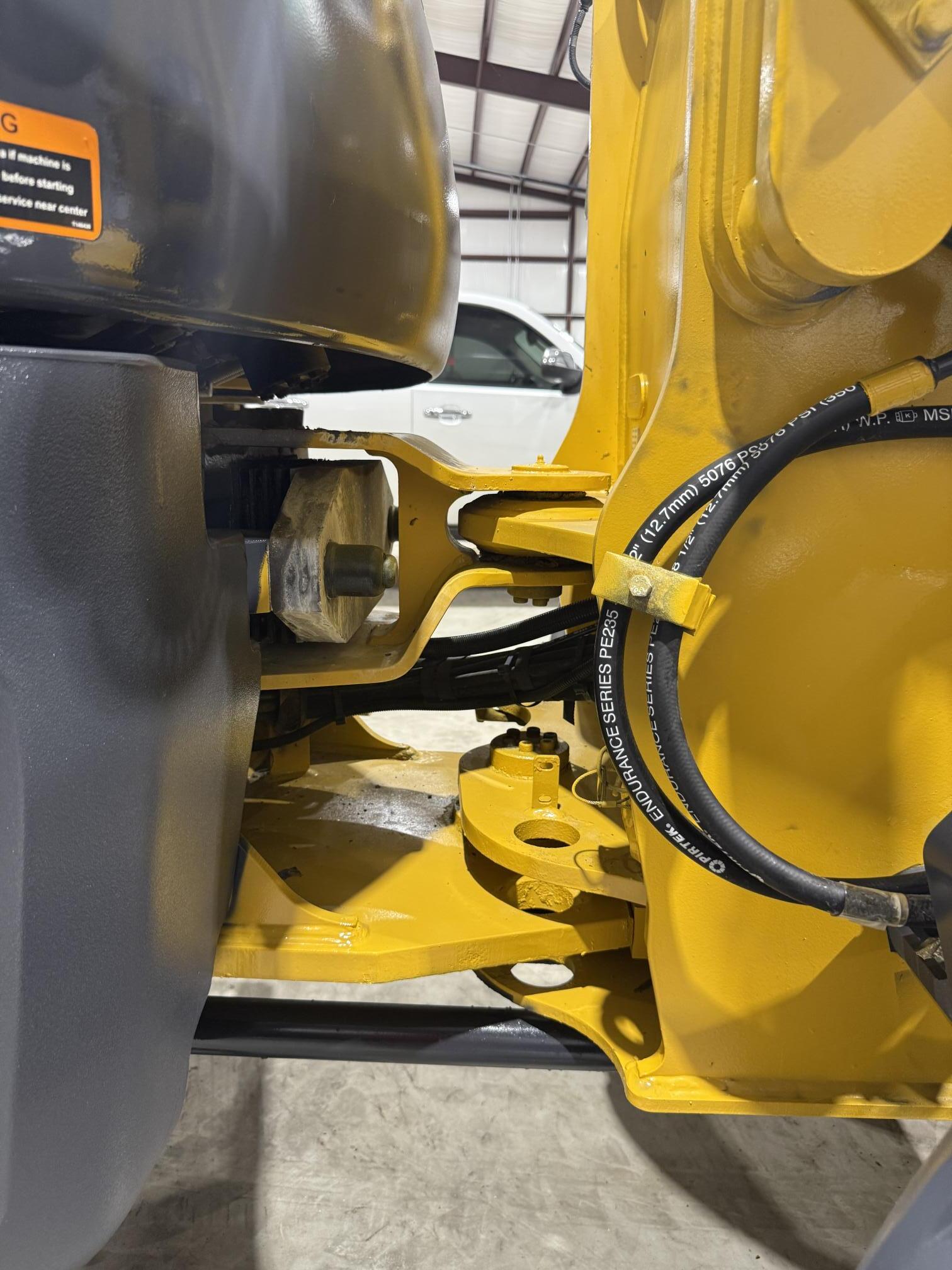 2022 DEERE 324L - view 12 of 24