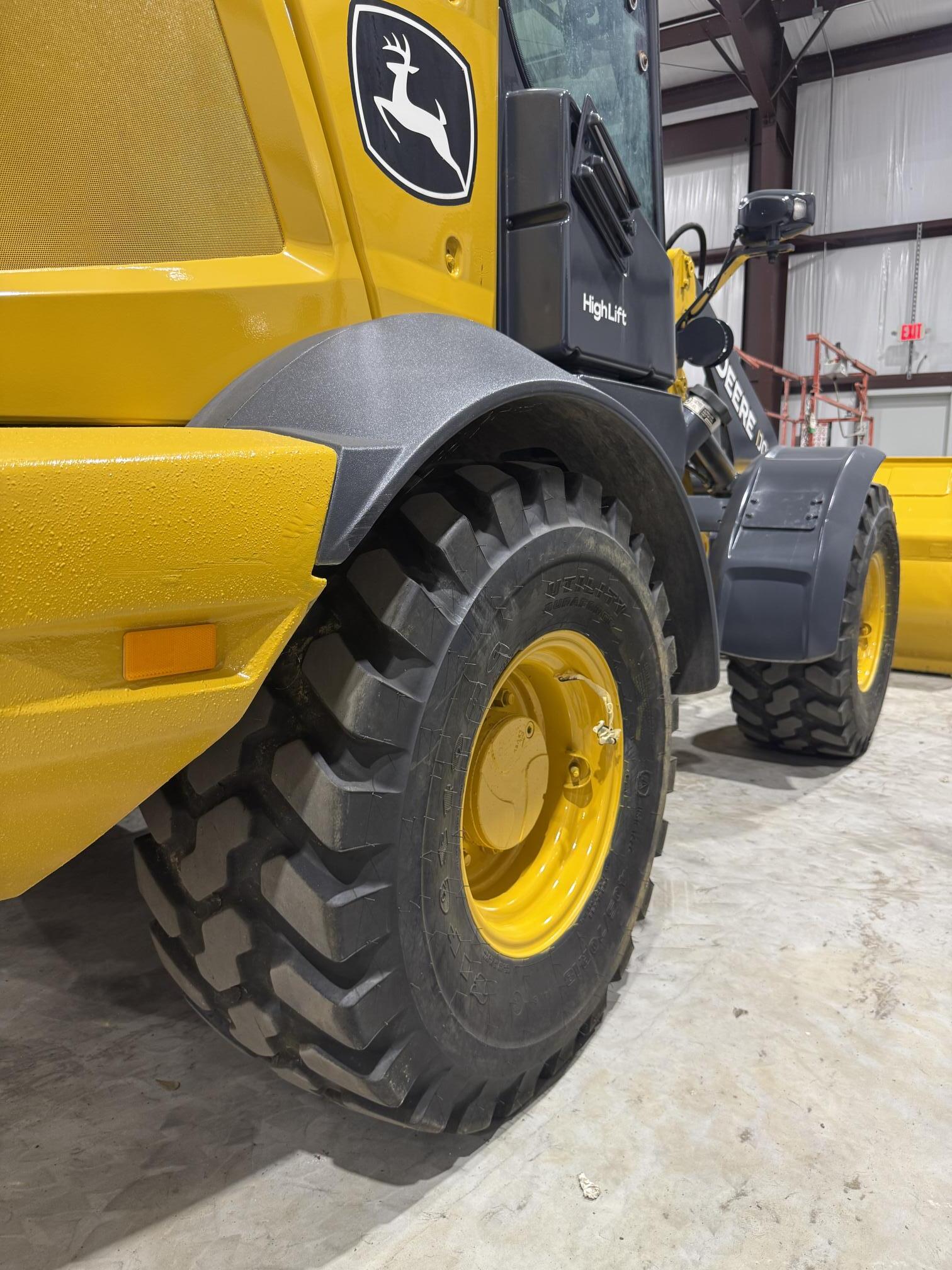 2022 DEERE 324L - Image 14