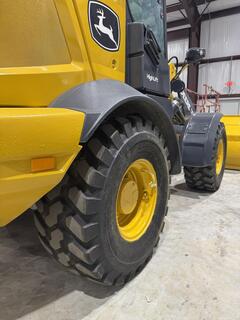 2022 DEERE 324L - Image 14