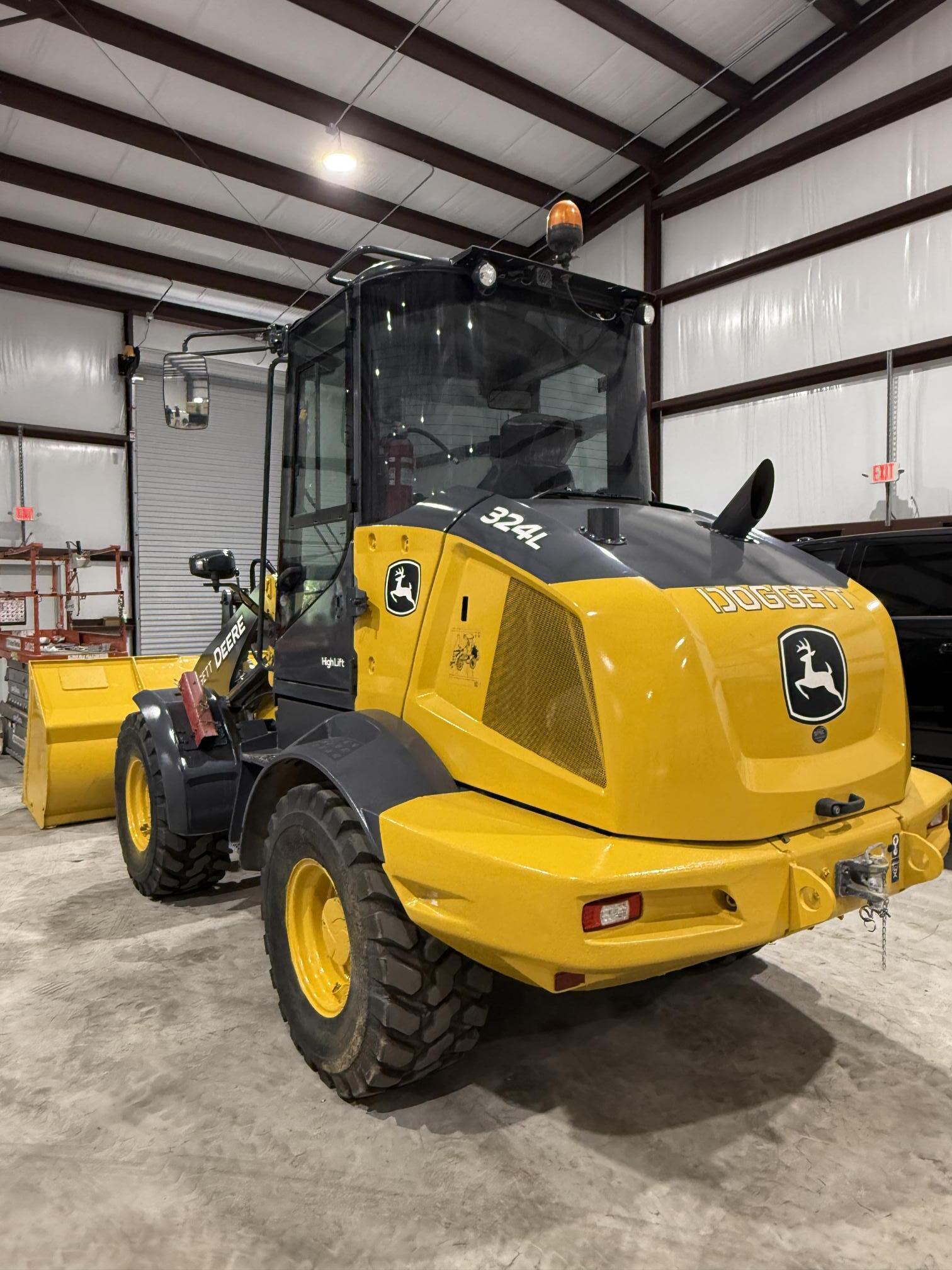 2022 DEERE 324L - Image 24