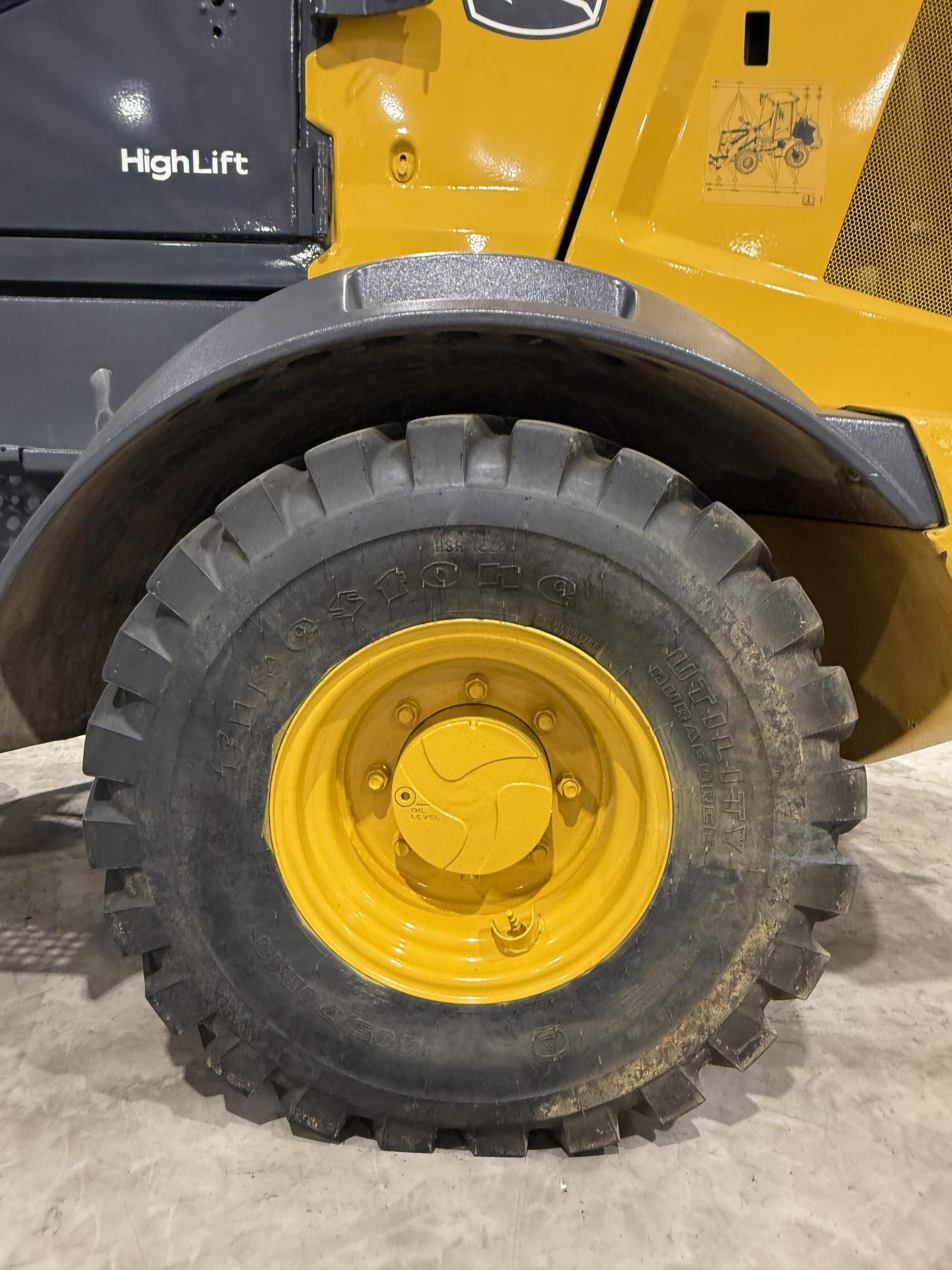 2022 DEERE 324L - view 17 of 24