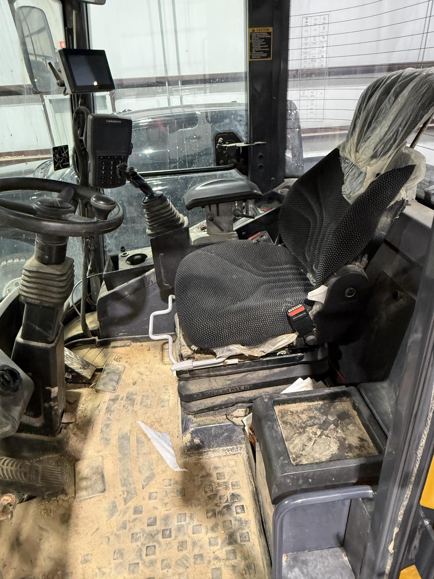 2022 DEERE 324L - Image 20